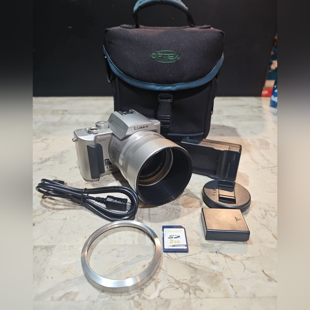 Panasonic LUMIX DMC-FZ10 digital camera W/ Bag, 2gb Memory Card TESTED W…